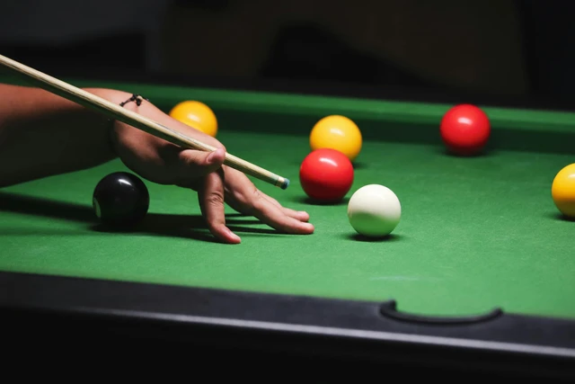 Bermain Billiard