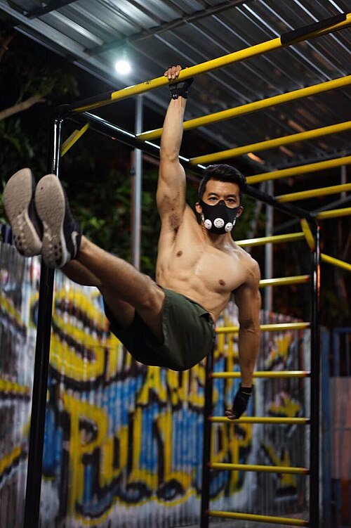 Calisthenics atau Gym